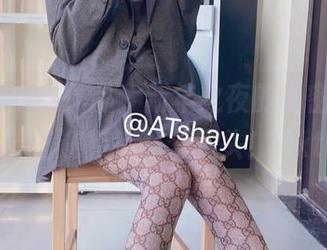 AT鲨的定制作品，新年之夜的秘密揭晓，笑着迎接每一个镜头！.txt