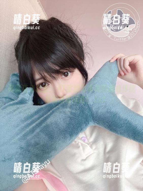 高跟鞋与自由：AT鲨的写真美图挑战传统，展现独特风格！.txt