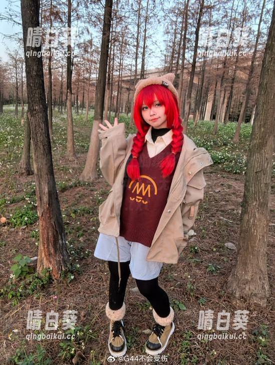 在G44不会受伤女王的摄影作品中，cos美图揭示了她独特风格与无限魅力的秘密！.txt