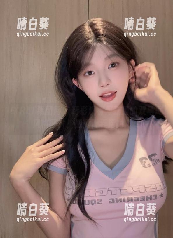 GIRLT果团网 - 精彩观看何嘉颖的双马尾风格图片，感受青春活力.txt