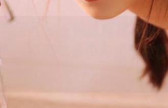 GIRLT果团网 – 王婉悠红裙写真集精选：红裙之下，隐藏着多少神秘与故事的魅力？.txt