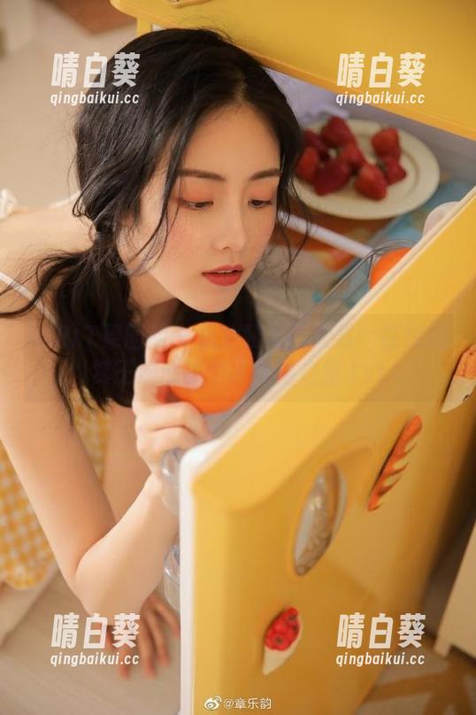 GIRLT果团网 - 职业装写真大赏：在线观赏王婉悠的个人风格之旅.txt