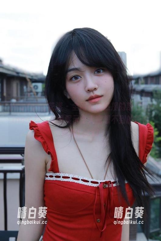 HuaYang花漾 - 全网在线热搜的凯竹Quinn少女，美图展示令人意想不到的惊艳风格！.txt