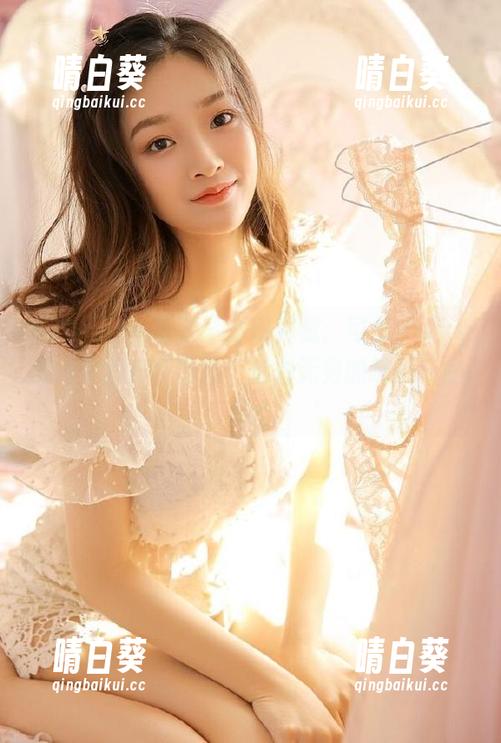 HuaYang花漾 - 发现真我：可乐Vicky的裤里丝美图精选，魅力无穷的摄影作品.txt