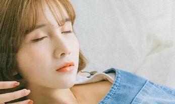 HuaYan花の颜 – 小月儿婚纱套图分享：揭开我和婚纱之间的尴尬故事.txt