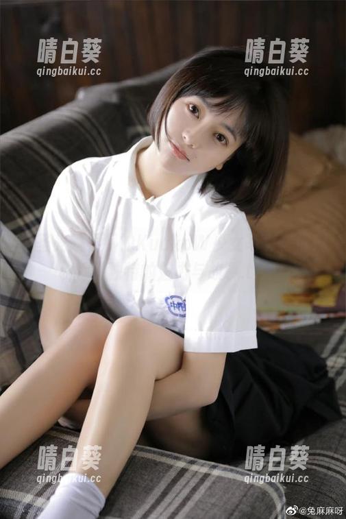 无圣光映照下的KuukoW少女写真，展现她们独特的魅力与故事.txt