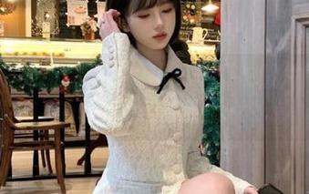 玩转海滩风情：KuukoW泳衣照片中的cos魅力与性感.txt
