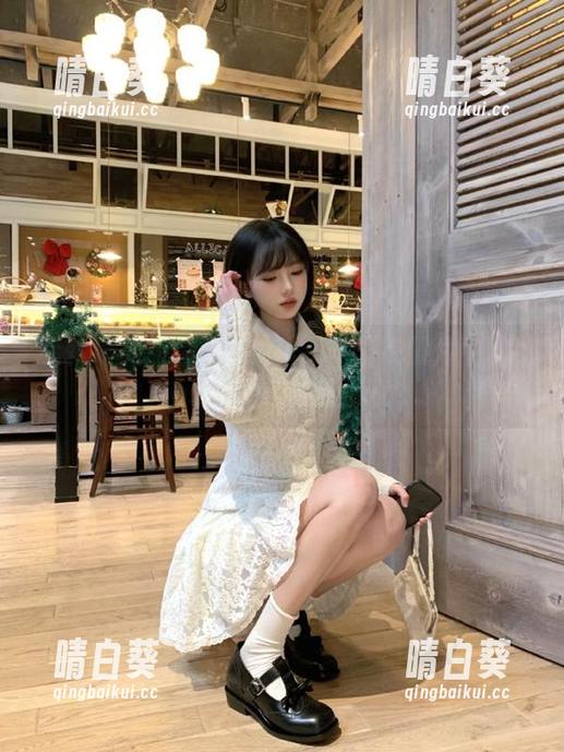 玩转海滩风情：KuukoW泳衣照片中的cos魅力与性感.txt