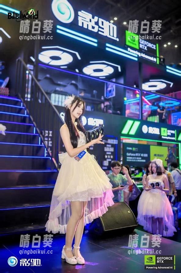 最新照片赏析，KuukoW闪耀女主展现非凡个性与气质！.txt