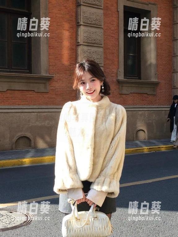 MTYH喵糖映画 - 一起走进镜酱的天台，分享那些别致的写真图片，感受她的独特魅力。.txt