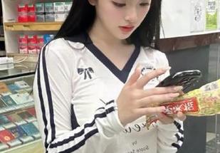 打开喵糖映画官网，发现绿意JK系列在线图片，重温校园浪漫故事.txt