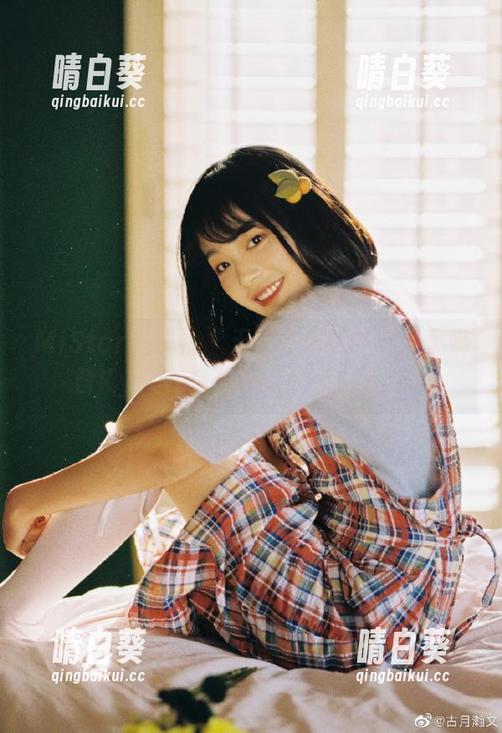 MiStar魅妍社 - 无圣光写真艺术：大奶昔Kyra与白衬衫的完美搭配.txt