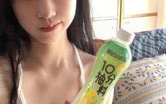 MintYe薄荷叶 – 一组佘贝拉bella的办公室写真下载，让你重新定义职场穿搭的艺术！.txt