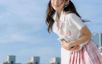 MyGirl美媛馆 – 一起来欣赏伊小七MoMoJK写真，原图中展现她的时尚品味与艺术视角.txt