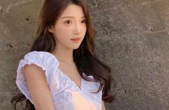 MyGirl美媛馆 – 唐琪儿在泳池里的美丽瞬间：时尚写真合集图片欣赏.txt