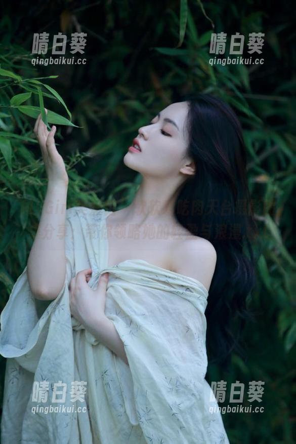 MyGirl美媛馆 - 软软爱吃肉天台摄影图集分享：带你领略她的轻盈与浪漫.txt