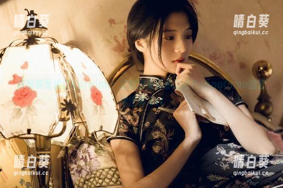 探秘赛蕾丝汀Kuroinu：定制图集带你走进PoppaChan的艺术世界.txt