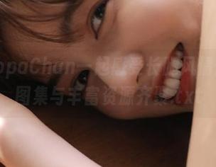 与PoppaChan一起感受长腿风情：最新图集与丰富资源齐聚.txt