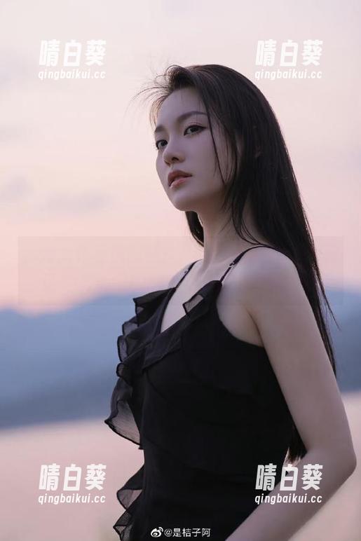 雷姆女仆私房图集：PoppaChan带你见证宅男心中的幻想与现实的碰撞.txt