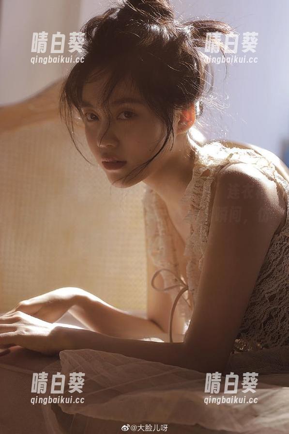 SIEE丝意 - 美轮美奂的“静心”连衣裙写真图包，带你领略每一个精彩瞬间，仿佛置身梦幻之中！.txt