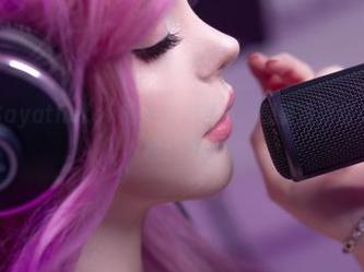在线畅游Sayathefox的双马尾写真，感受清新甜美的少女风格！.txt