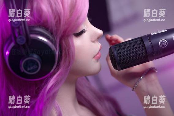 在线畅游Sayathefox的双马尾写真，感受清新甜美的少女风格！.txt