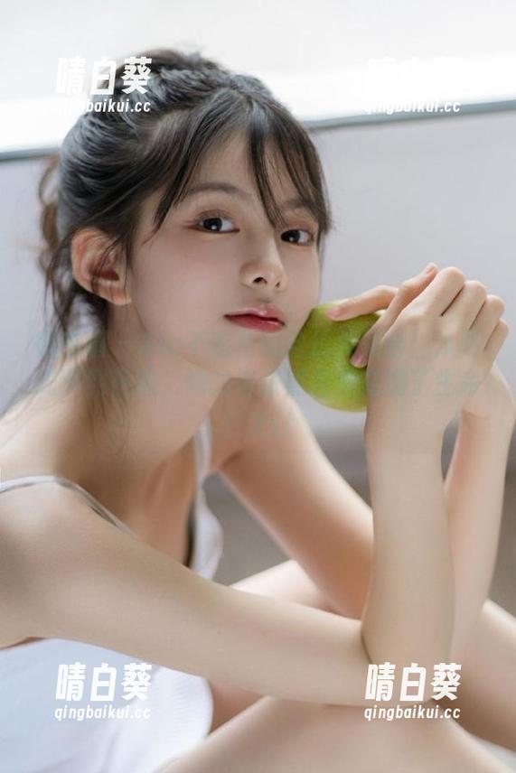 微密圈 - Sia不吃鱼的自拍大集合：从阳光下到夜晚，她的每张照片都充满了生命！.txt