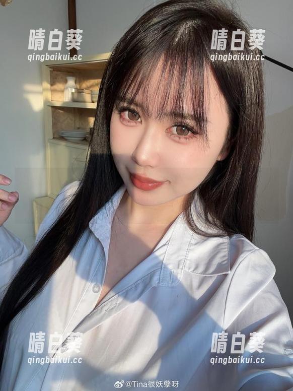 全新礼服作品更新，尽在Tina很妖孽呀的时尚写真之旅.txt