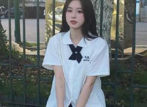 UGirls尤果网 – 小潘鼠最新写真《学妹》：记录青春岁月的绝美瞬间.txt