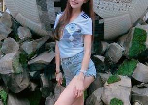 UGirls尤果网 – 在线分享：李凌子与她的棉袜情怀，带你领略那些不容错过的精美图片，尽情探索穿搭的乐趣。.txt