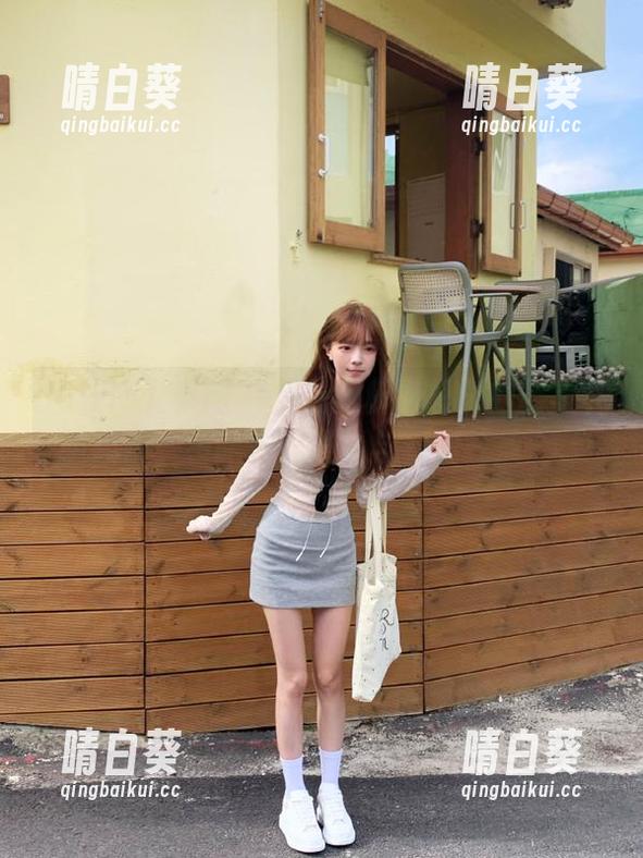 UGirls尤果网 - 免费赏析李思宁的精美礼服照片，领略别样风情与优雅气质.txt