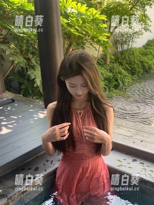 UGirls尤果网 - 闪耀的瞬间：杨乔之女神写真精华，完美套图合集等你欣赏！.txt
