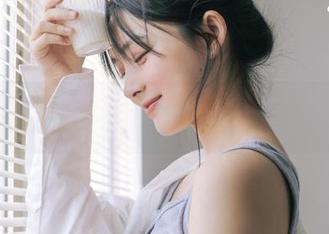 UGirls尤果网 – 沈诺馨眼镜写真揭示精选：时尚与温柔的完美结合.txt