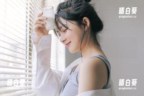 UGirls尤果网 - 沈诺馨眼镜写真揭示精选：时尚与温柔的完美结合.txt
