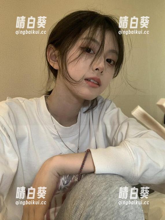 UGirls尤果网 - 王幼贞JK写真全集全景展示：一场视觉与心灵的盛宴.txt