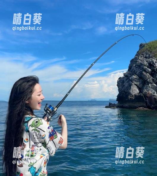 UGirls尤果网 - 田慕儿眼镜图集分享：展示眼镜的魅力，感受时尚的无穷创意！.txt