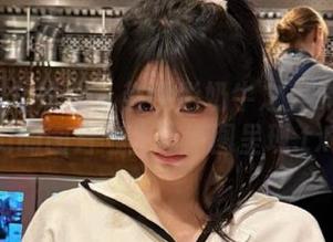 UGirls尤果网 – 赵伊彤奶牛之美：如梦似幻的图片与生动原图呈现.txt