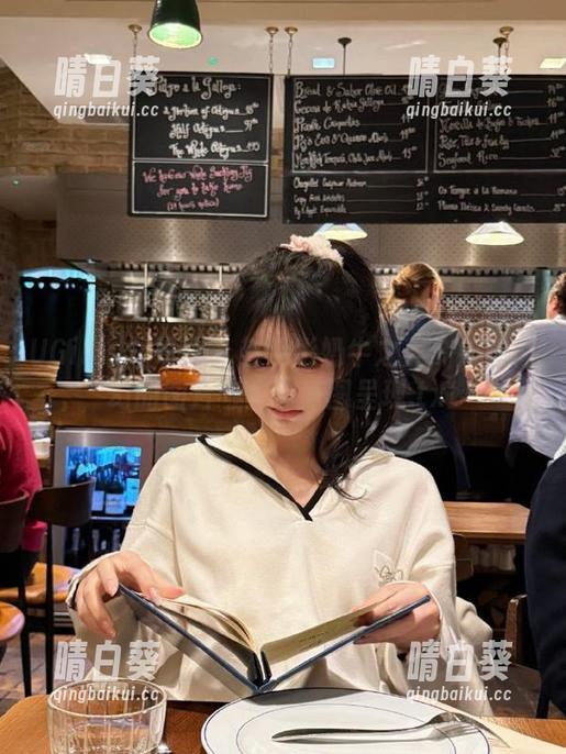 UGirls尤果网 - 赵伊彤奶牛之美：如梦似幻的图片与生动原图呈现.txt