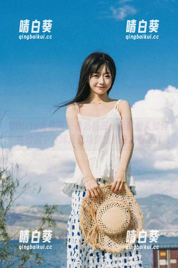 UGirls尤果网 - 最新图册：看黛熙儿如何在校园中演绎青春与梦想的交响曲.txt