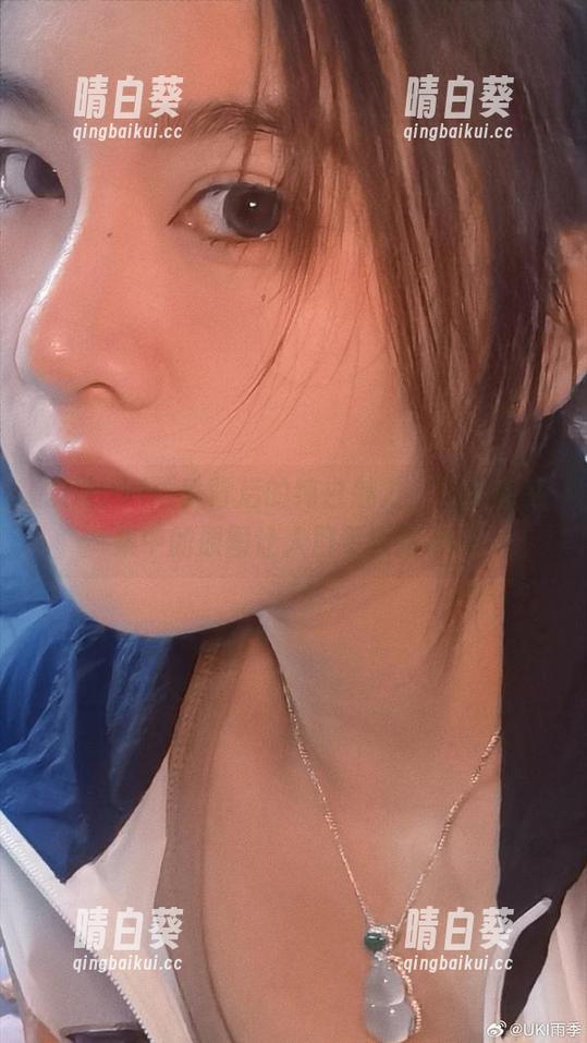 发现Uki雨季背后的纯白魅力，这款写真集中的原图让人目不暇接.txt