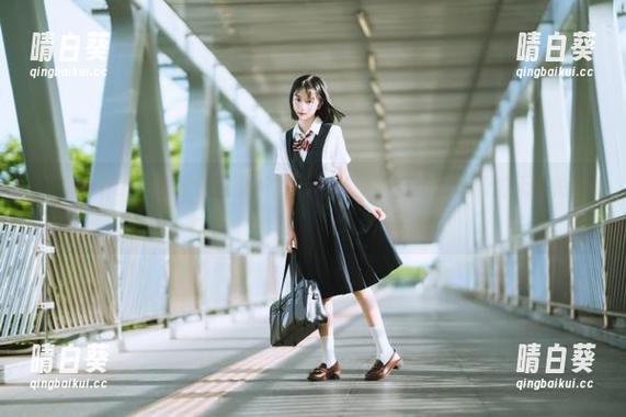 Vinnegal化身水手服女神，带你领略高清美图资源的无与伦比！.txt