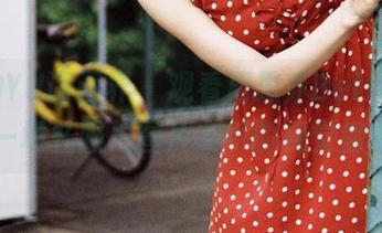 XIAOYU语画界 – 观看周思乔Betty的盛宴：一场礼服与图片交织的视觉盛宴.txt