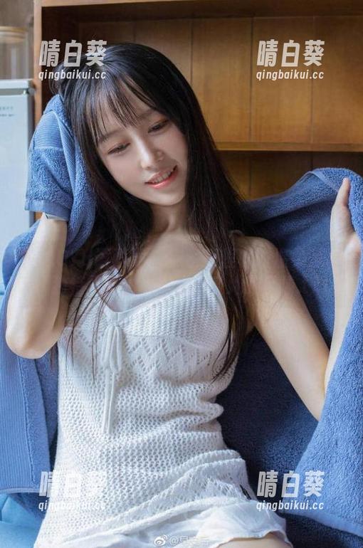XIAOYU语画界 - 探索程程程的温柔魅力：独特写真图集带你感受她的风情.txt