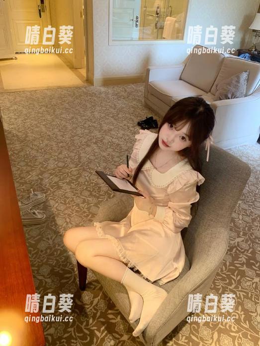XIAOYU语画界 - 沉醉于程程程的长腿黑丝写真图包，每一帧都如梦似幻.txt