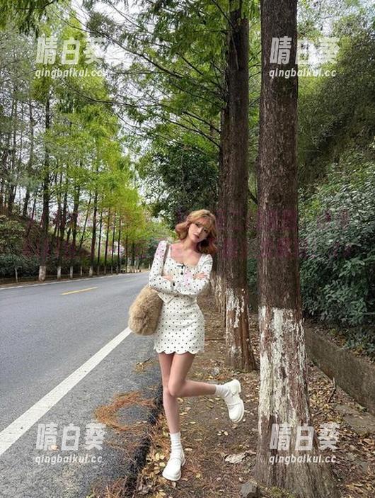 XIAOYU语画界 - 独一无二的美图：诗诗kiki性感内衣在无圣光下的魅力展现！.txt