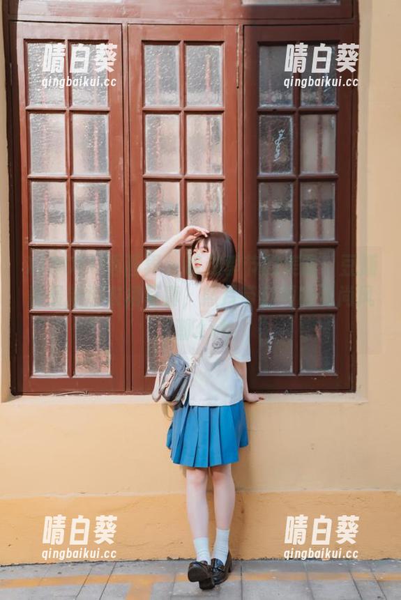 XIAOYU语画界 - 跨越季节的美丽：豆瓣酱最新连衣裙写真，照片带你领略时尚风潮.txt