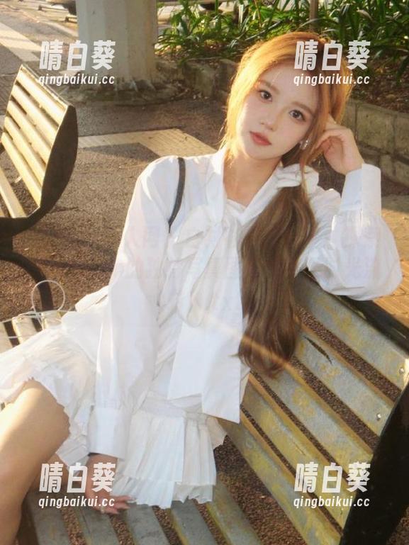 Xiuren秀人网 - 白衬衫里的故事：探索伊一Moon的独特写真图集，感受时光流转！.txt