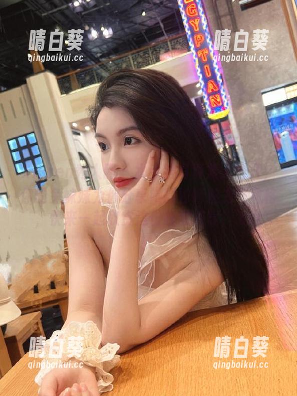 Xiuren秀人网 - 水手服写真集大公开，你的兔妹妹为你分享她的独特魅力与风格，快来一起欣赏这份视觉盛宴！.txt