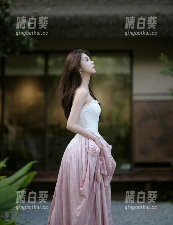 Xiuren秀人网 - 重温刘婷婷的经典套装写真：清晰原图，图片中绽放出的风格令人心动不已.txt