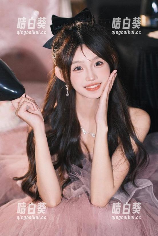 Xiuren秀人网 - 唐宁宁厨娘专属免费套图，大胆尝试不同风格，刷新你的视觉盛宴！.txt